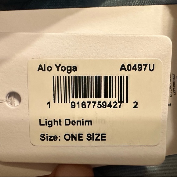 ALO Yoga rare light blue denim Off-Duty Cap NWT - Picture 4 of 5